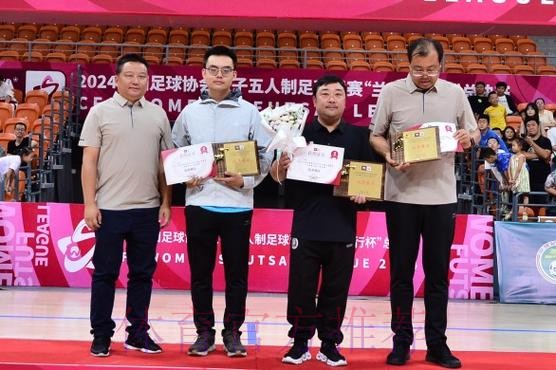 卫冕成功 上海华正立信问鼎2024女五联赛“兰州银行杯”总决赛冠军 卫冕成功 上海华正立信问鼎2024女五联赛“兰州银行杯”总决赛冠军